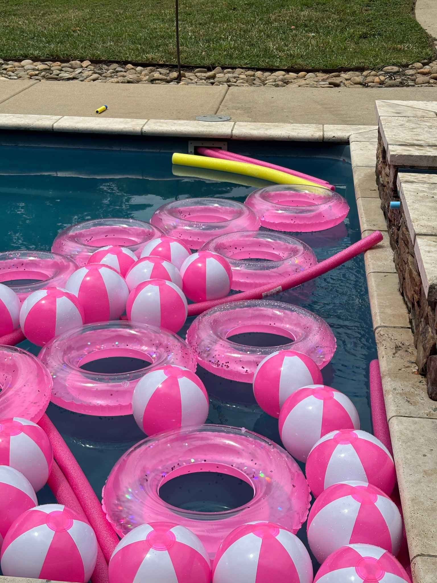 The ultimate pink pool party mood 💕🌴
Pool day essentials, but make it aesthetic — linked the cutest pink floats, summer party decor, and girly backyard must-haves on my LTK 🛍️☀️
Tap to shop the vibe 💖
#PinkPoolParty #LTKSummerVibes #LTKHome #PoolsideAesthetic #BackyardPartyInspo #GirlsPoolDay #SummerEntertaining #LTKFinds #PoolPartyDecor