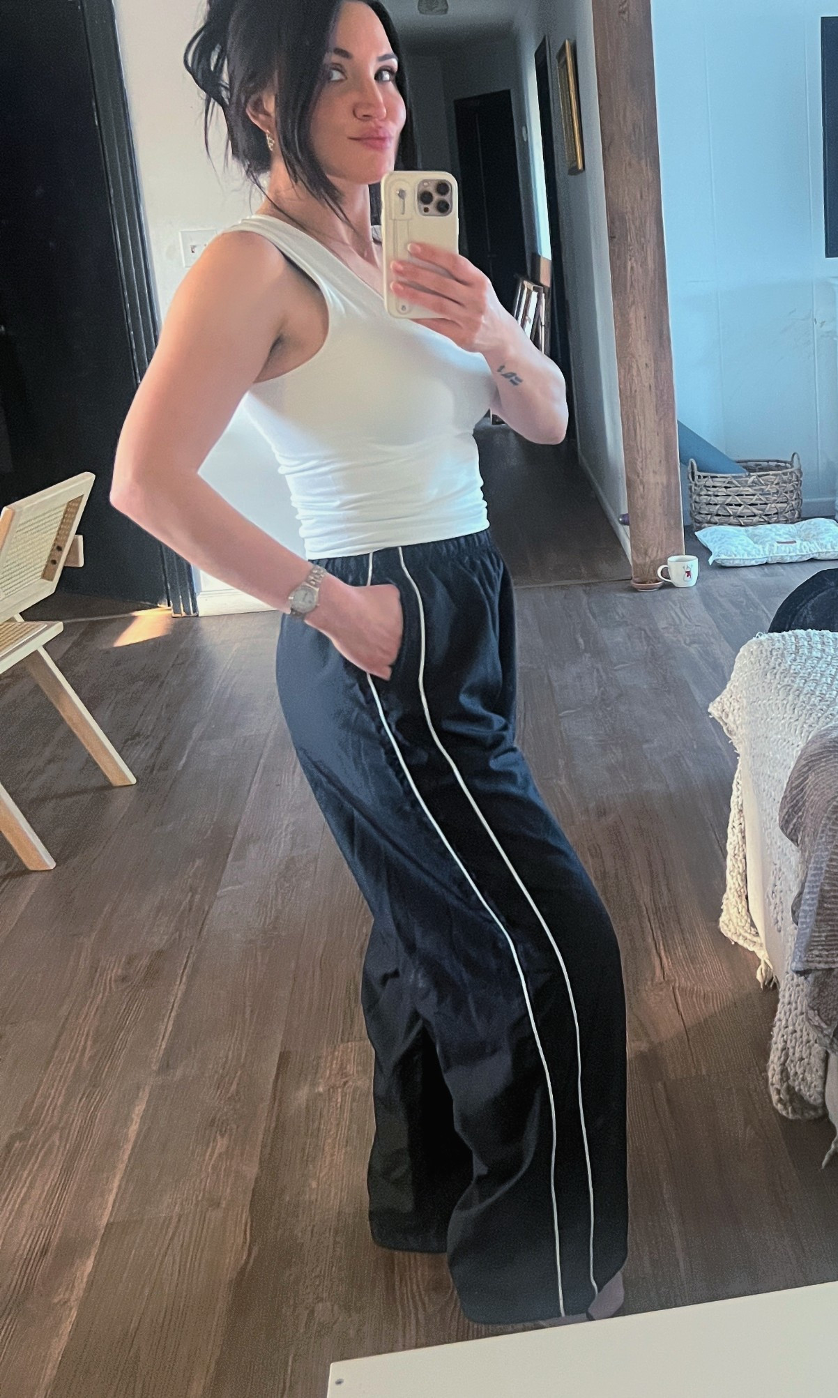The track pants I’ll be living in all spring 🖤 comfy, flattering, and actually cute enough to wear out of the house. Amazon find = a win



#LTKootd #LTKPetite #LTKActive