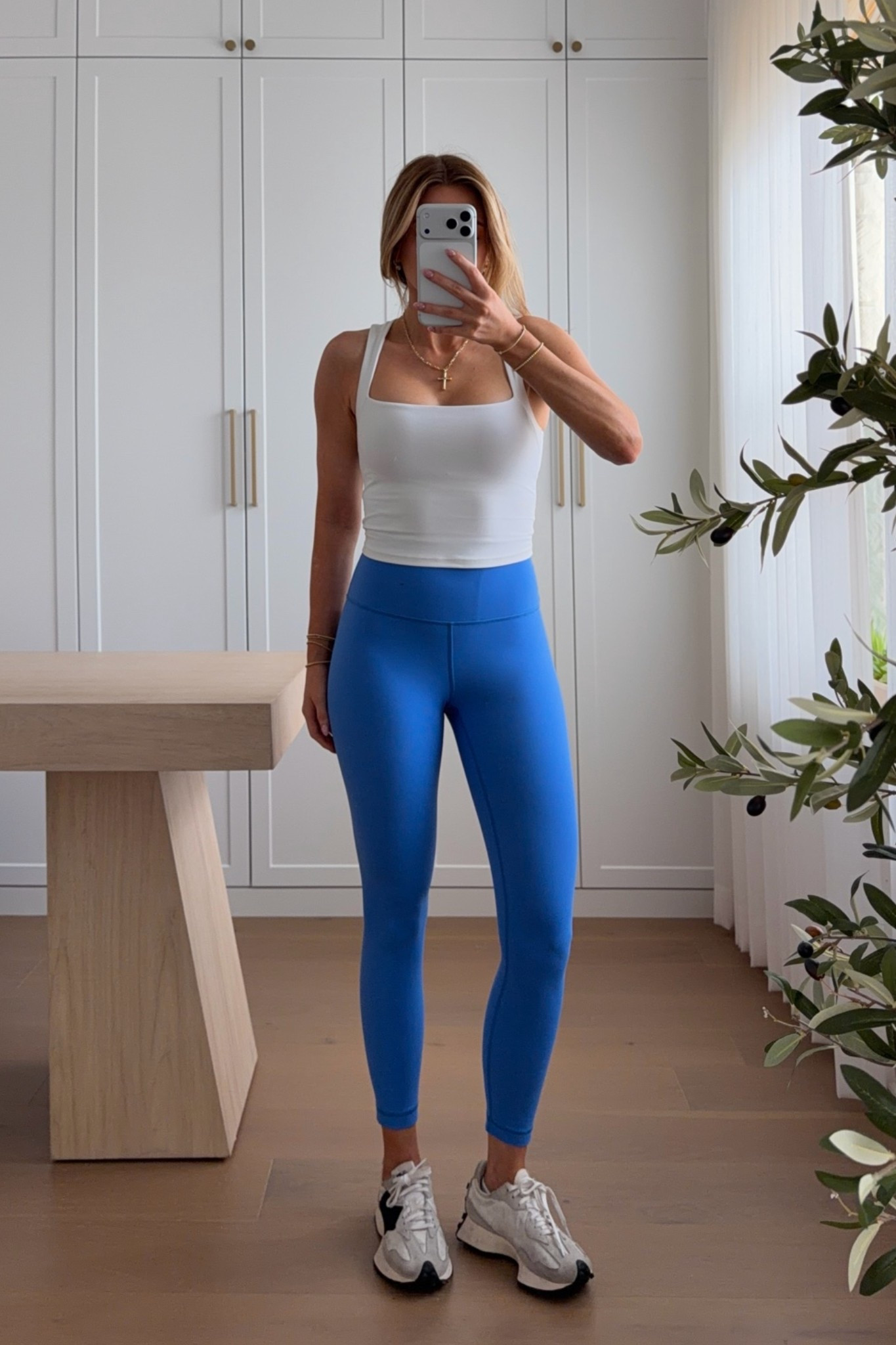 amazon workout fit! top: xs // leggings: xs, linked some from the same brand that are the same color without the front seam.
