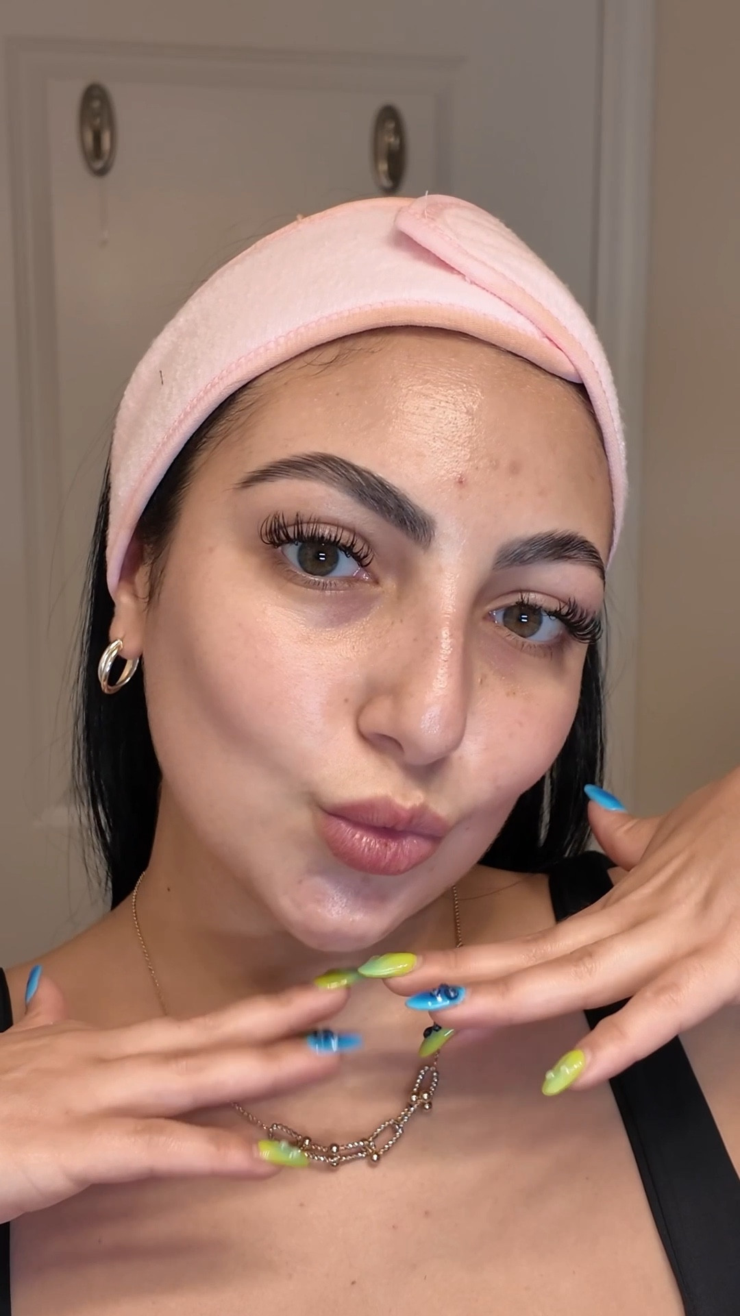Had way too much fun filming this — should I make more? 🩷✨ 

#LTKStyleTip #LTKBeauty #LTKOver40