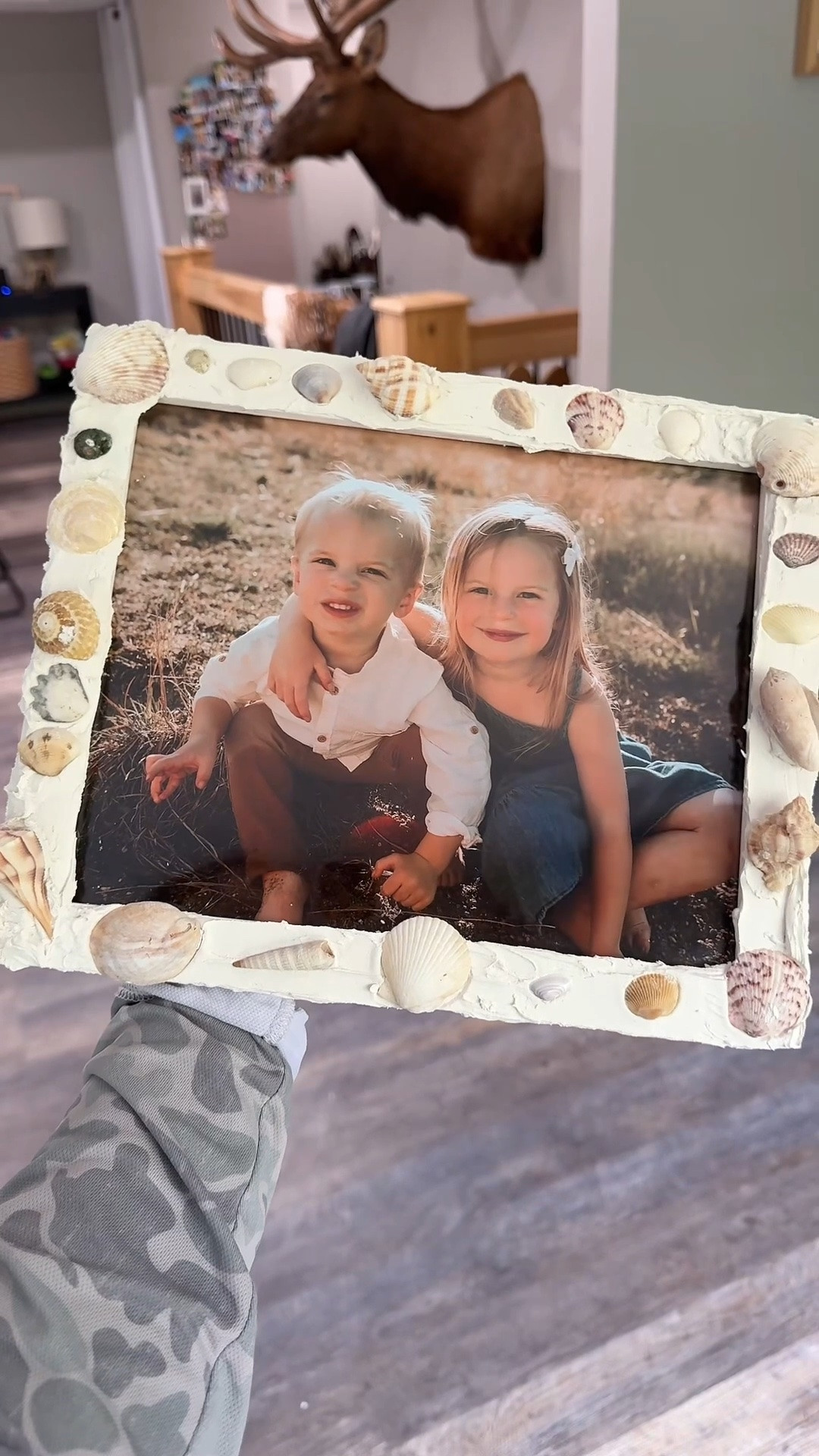 Spruce up any frame in under 10 min #shellframe #homedecor #diyframe

#LTKmomlife