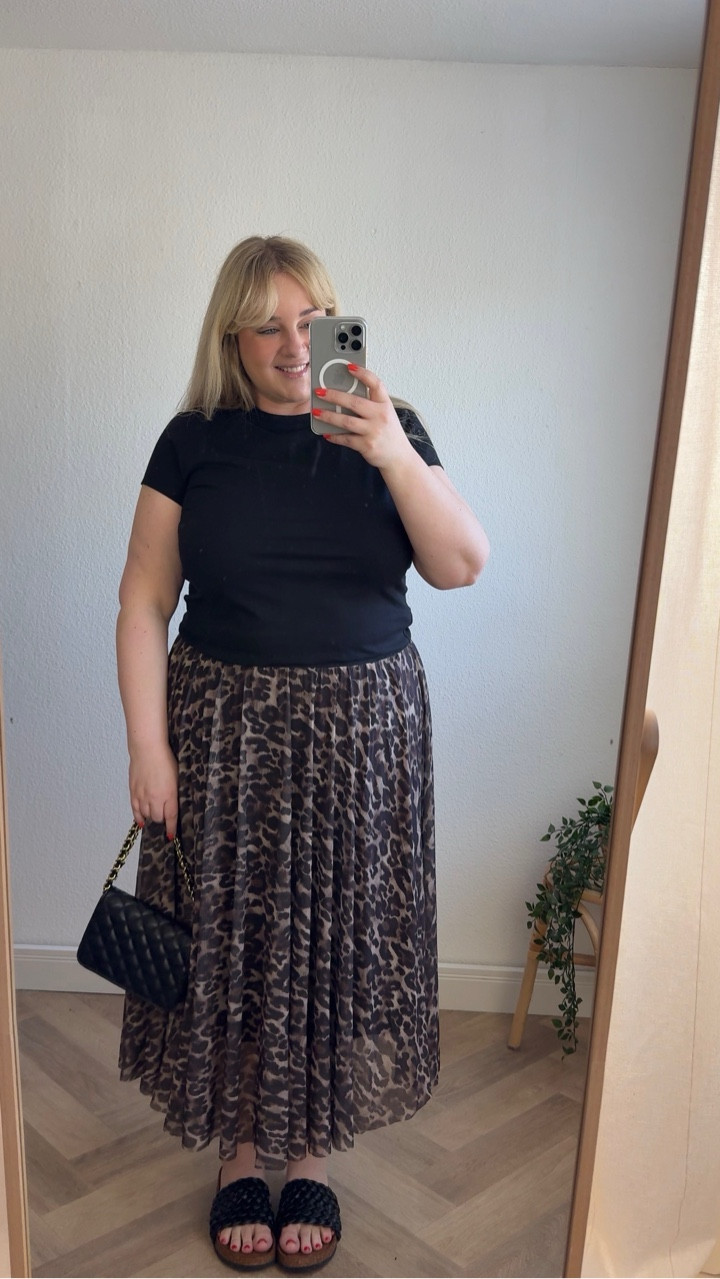 Outfit of the day 🖤

15% sparen bei Bon Prix mit dem Code: sa15bp
(Gültigkeit: 14.04. -einschl. 16.04.2026; 15% auf Alles; einmalig einlösbar pro Kundin; gilt in DE App & Webshop)

#rock #plussizefashion

#LTKspring #LTKplussize #LTKdeutschland