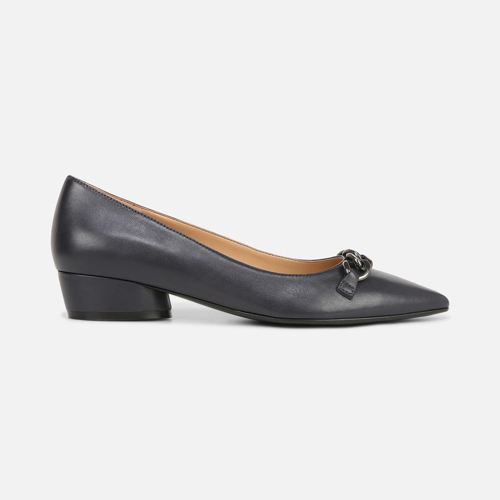 Becca Flat | Naturalizer