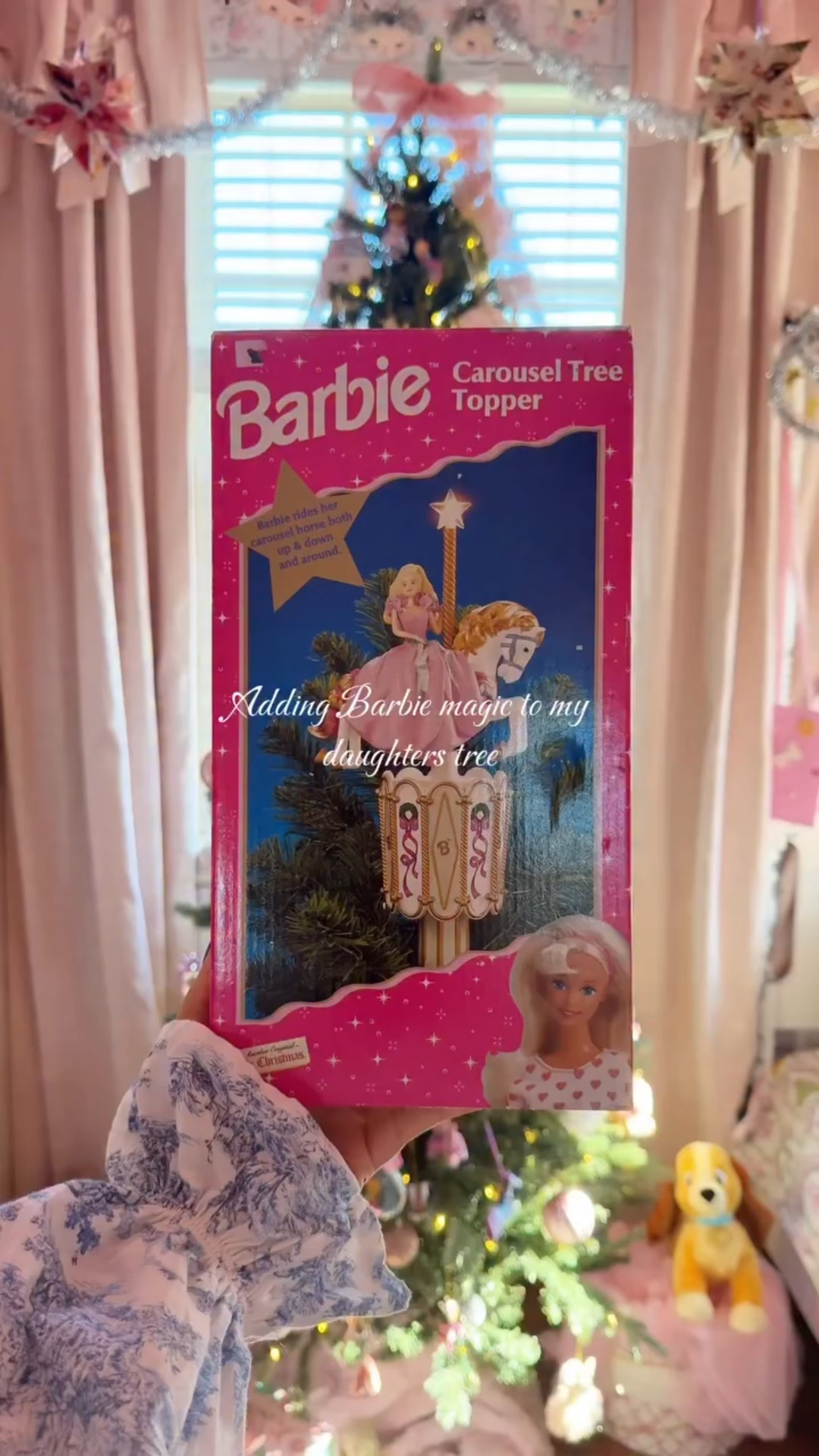 My daughters Christmas tree is even more magical now. Barbie on a carousel horse is sooo darling🎠🎀💝🩰✨🎄

#coquetteaesthetic #vintagebarbie #barbiecollection #pinkaesthethic #girlmom #barbiechristmas #pinkaesthetic