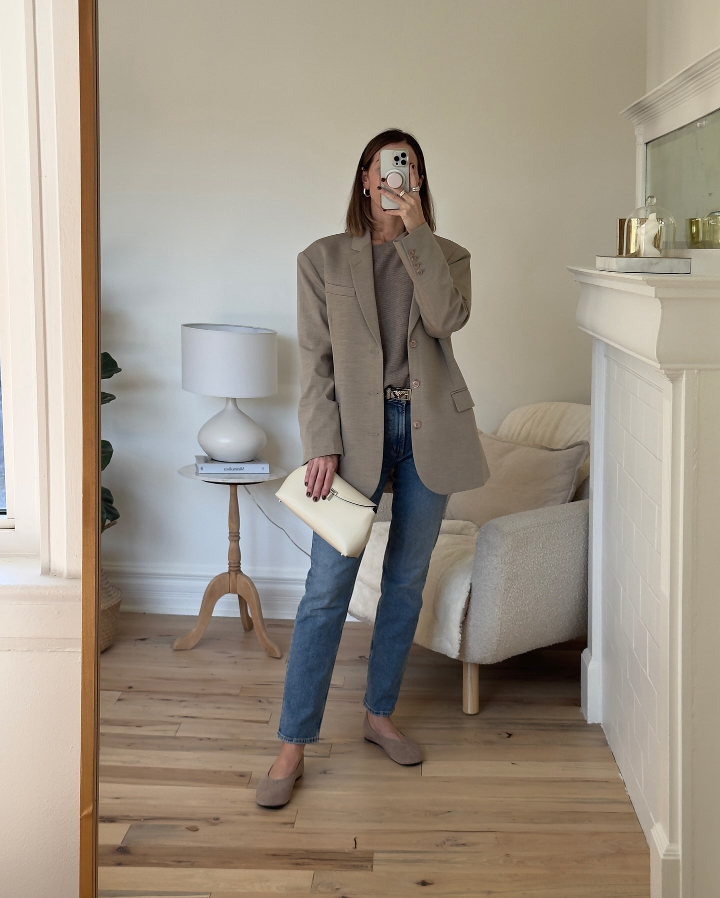 Sad to pack awake the ballerinas ❄️ 🩰 📦 

🏷️ #ootd #casualstyle #casualoutfit #outfitinspiration #outfitinspo #falloutfits #falloutfitideas #cashmere #zarashoes #frankiegirl #thefrankieshop #agolde #toteme #totemetlockclutch #totemebag #autumnoutfit