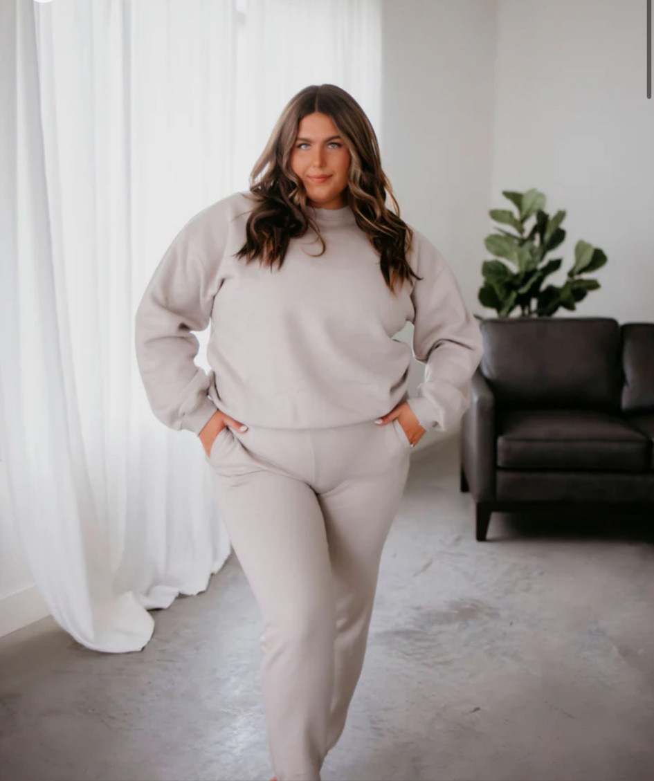 Top: 2X
Bottoms: 2X

#LTKSeasonal #LTKPlusSize #LTKStyleTip