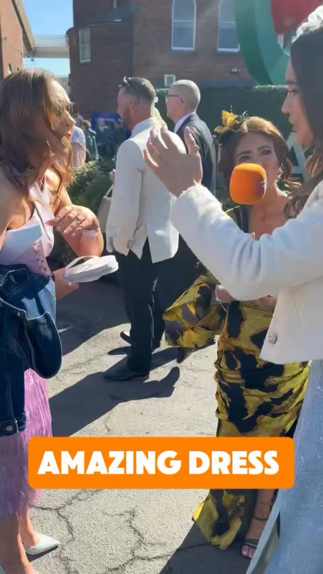 This dress looked amazing at Aintree 🤩

#RacedayTV