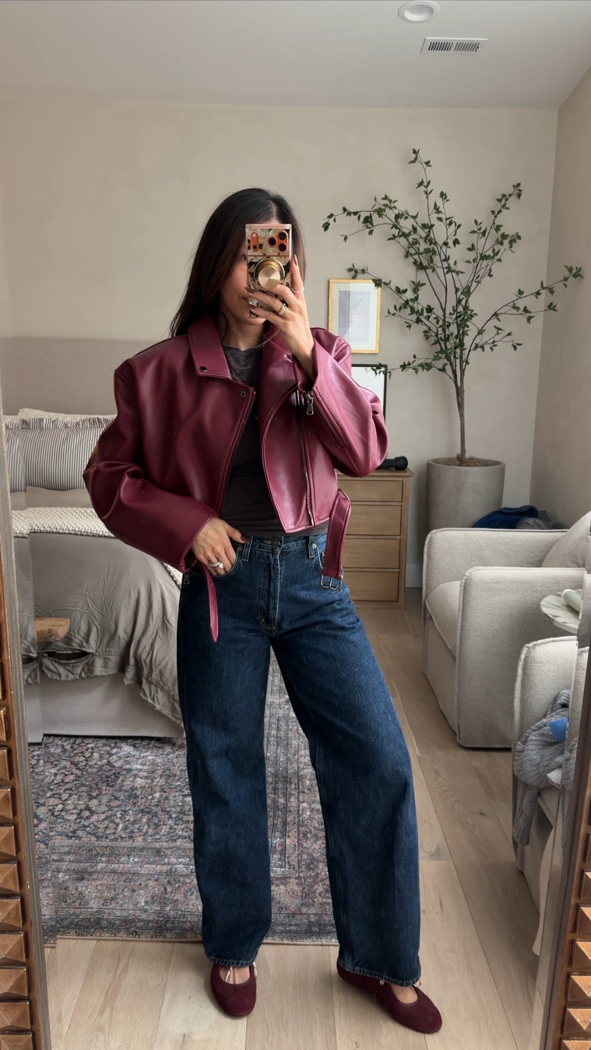 Medium in coat
27 in agolde jeans