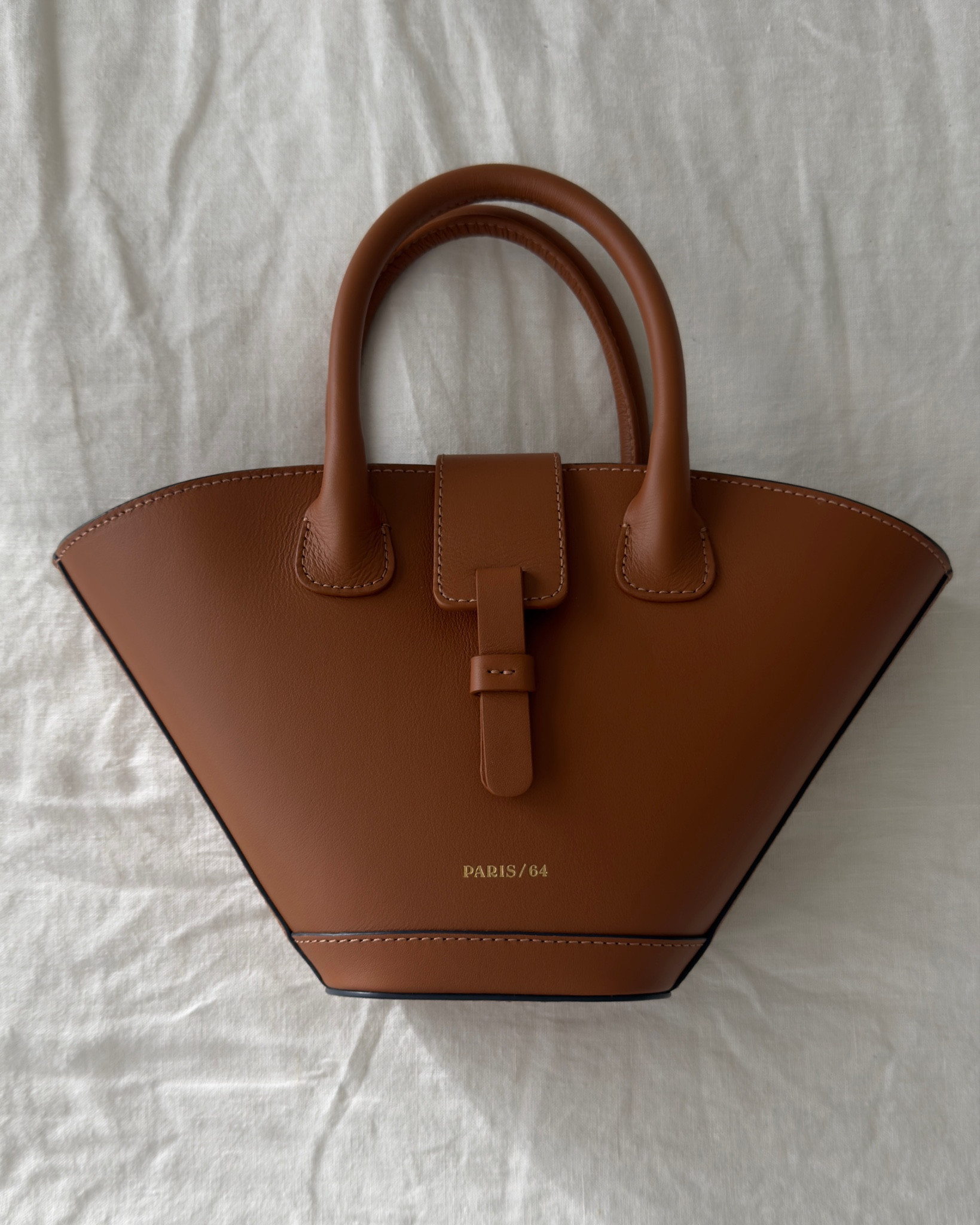 Can’t wait to style this stunning Paris/64 bag 🤍 A timeless, structured everyday bag that feels perfect for spring outfits, easy to wear with a trench, denim, or a simple dress! 

#purse #handbag #frenchstyle #parisianstyle 

#LTKNYFW #LTKSeasonal #LTKootd