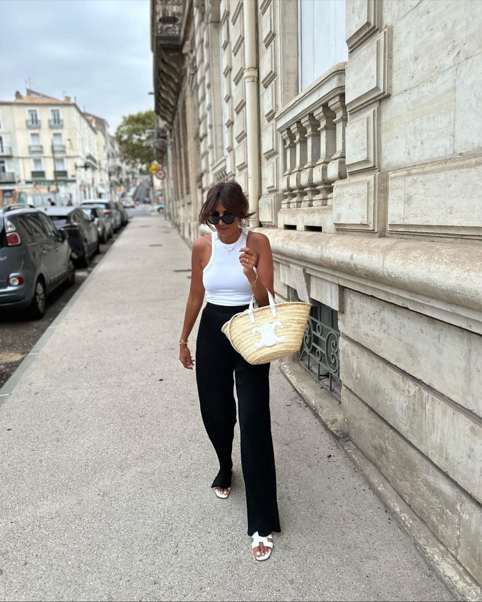 Look du jour classique 

pantalon noir uni, pantalon fluide Massimo Dutti, top débardeur blanc, débardeur Anine Bing, sandales Oran Hermès, claquettes Hermès blanches, sac panier tendance Celine 

#LTKitbag #LTKBacktoSchool #LTKshoecrush