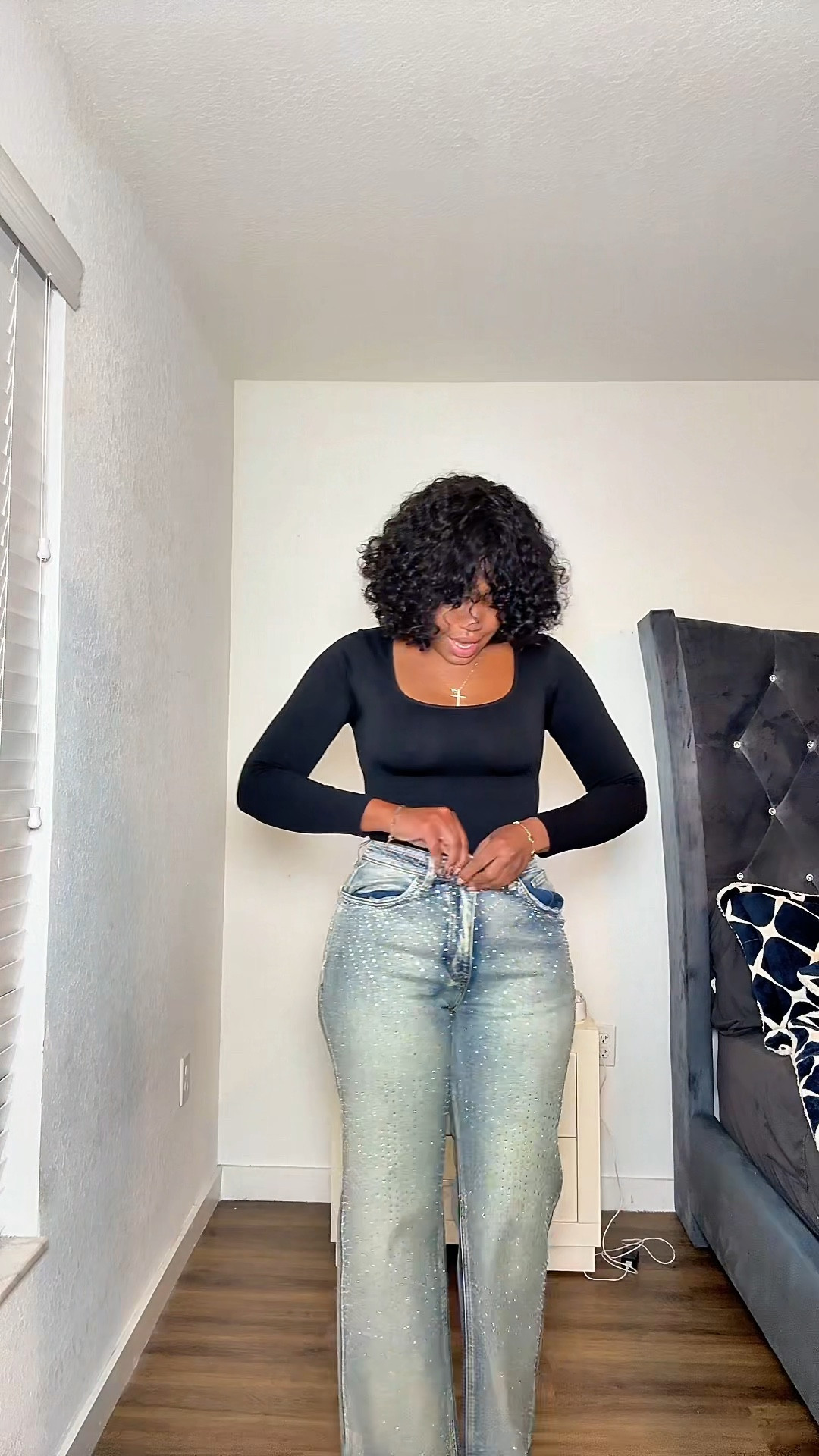 Rhinestone wide leg high waisted jeans outfit idea – statement denim look that elevates basics instantly. Perfect for casual glam styling.

Jeans que transforman un top básico en un look completo sin esfuerzo ✨


#LTKSeasonal #LTKSaleAlert #LTKootd