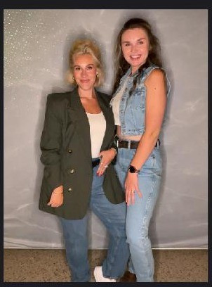 90's Shania 

Jeans - Buckle
Vest - Amazon
Top - Abercrombie & Fitch
Belt, Boots - High School 

 #LTKParties #LTKFindsUnder100