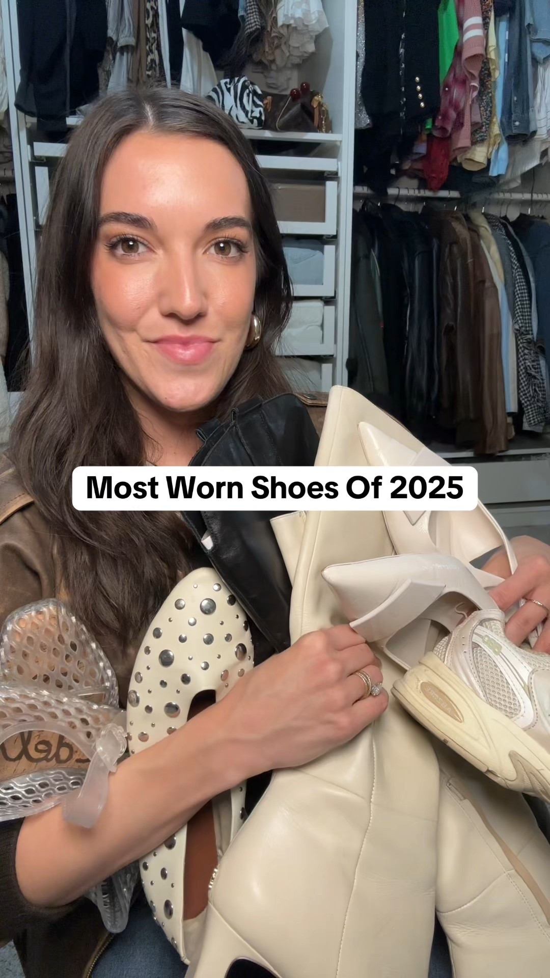 Most worn shoes of 2025 🤍
These are the pairs I reach for again and again… comfy, versatile, and easy to style. I linked my exact shoes plus a few similar options I love.


#LTKFindsUnder100 #LTKWorkwear #LTKSaleAlert