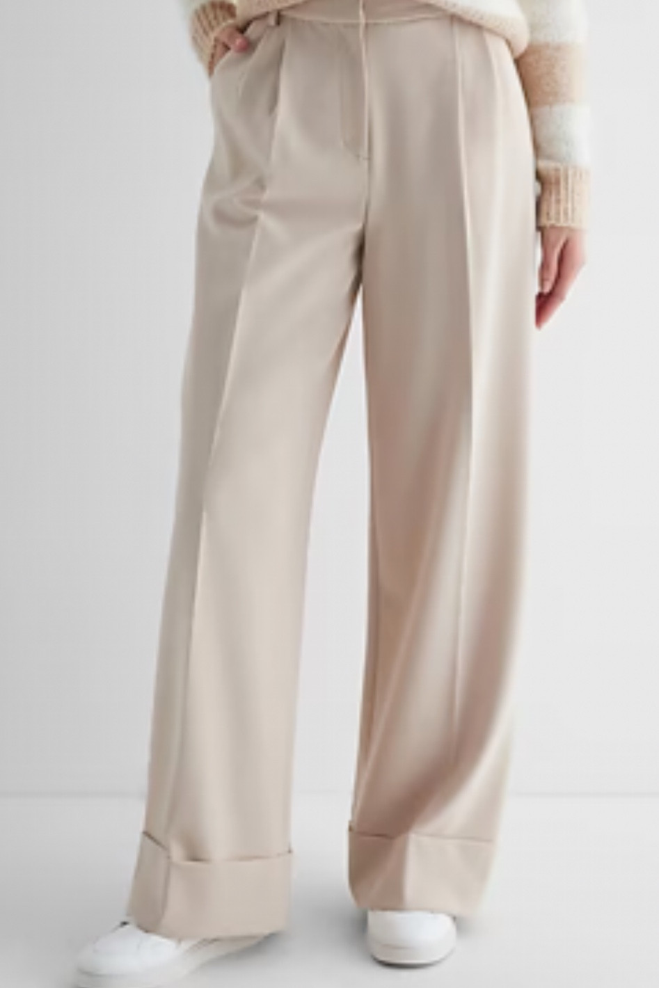 Relaxed cuffed slacks 🤩

#LTKSeasonal #LTKHoliday #LTKGiftGuide