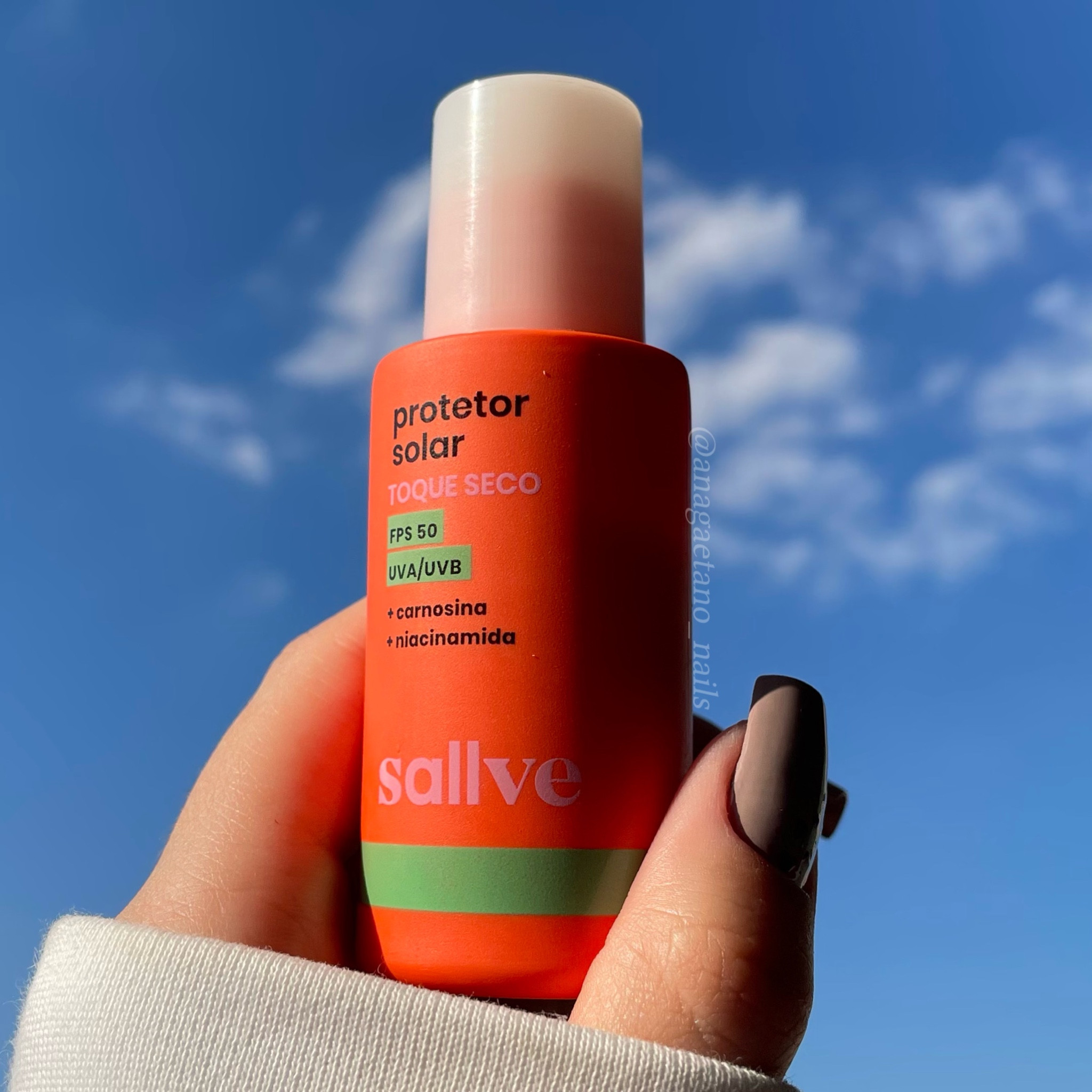 Esse é o melhor protetor solar com toque seco que já usei! Ele apresenta fps50 e apresenta na sua composição carnosina e niacinamida
Se você tem pele mista, oleosa ou não gosta daquele aspecto de protetor na pele, você PRECISA testar esse produto! Ele deixa a pele super sequinha é maravilhosa 🧡✨

#LTKbrasil #LTKbeauty #LTKU