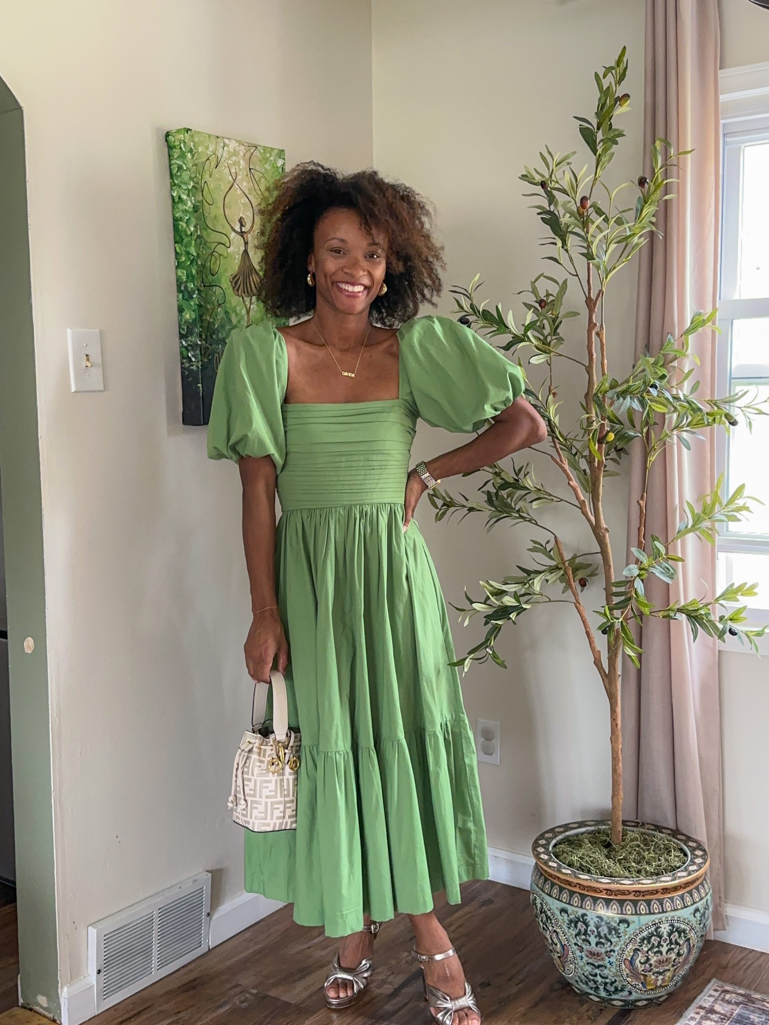 Puff sleeve midi dress

Wearing size XS