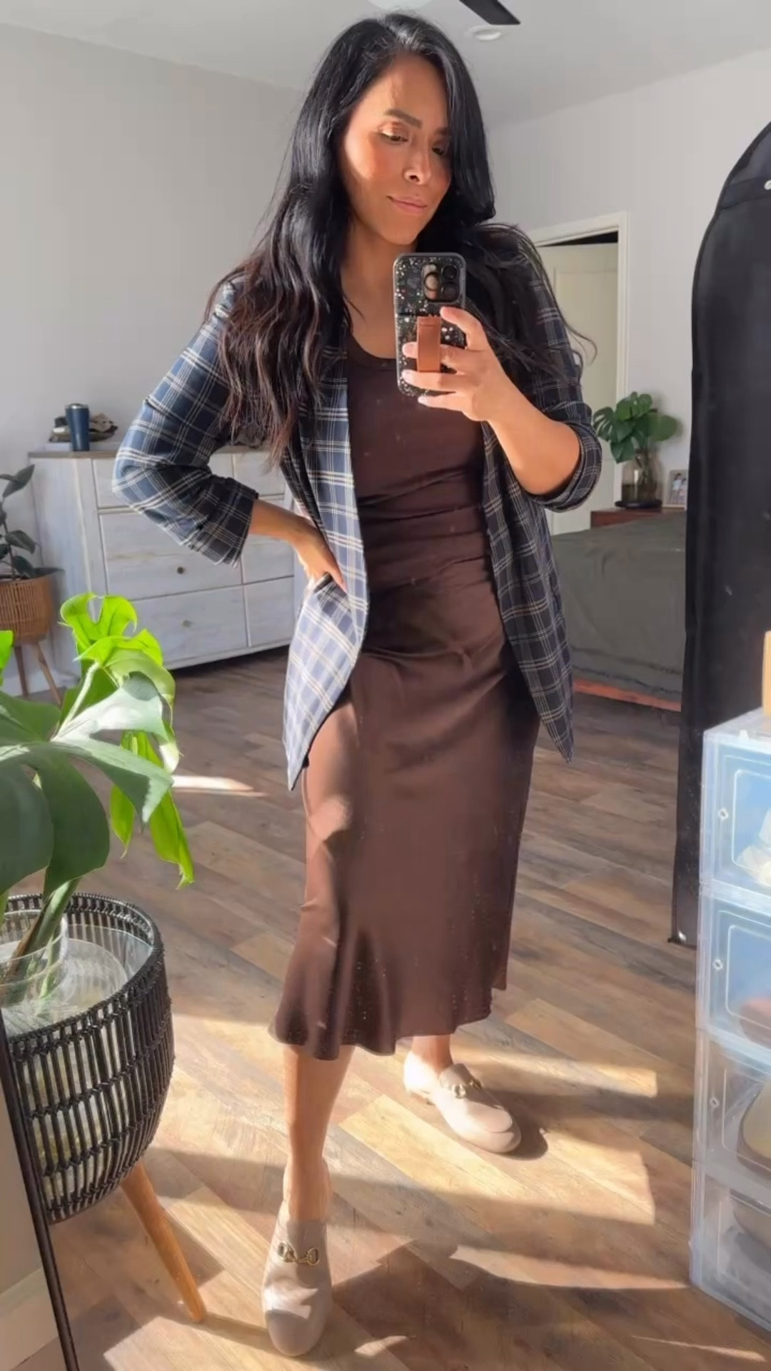Blazer is old from Aritzia but I linked some from their site and I can guarantee that the quality is amazing. 




Brown midi skirt
Blazer outfit 
Quince midi skirt


#LTKgrwm #LTKOver40 #LTKMidsize