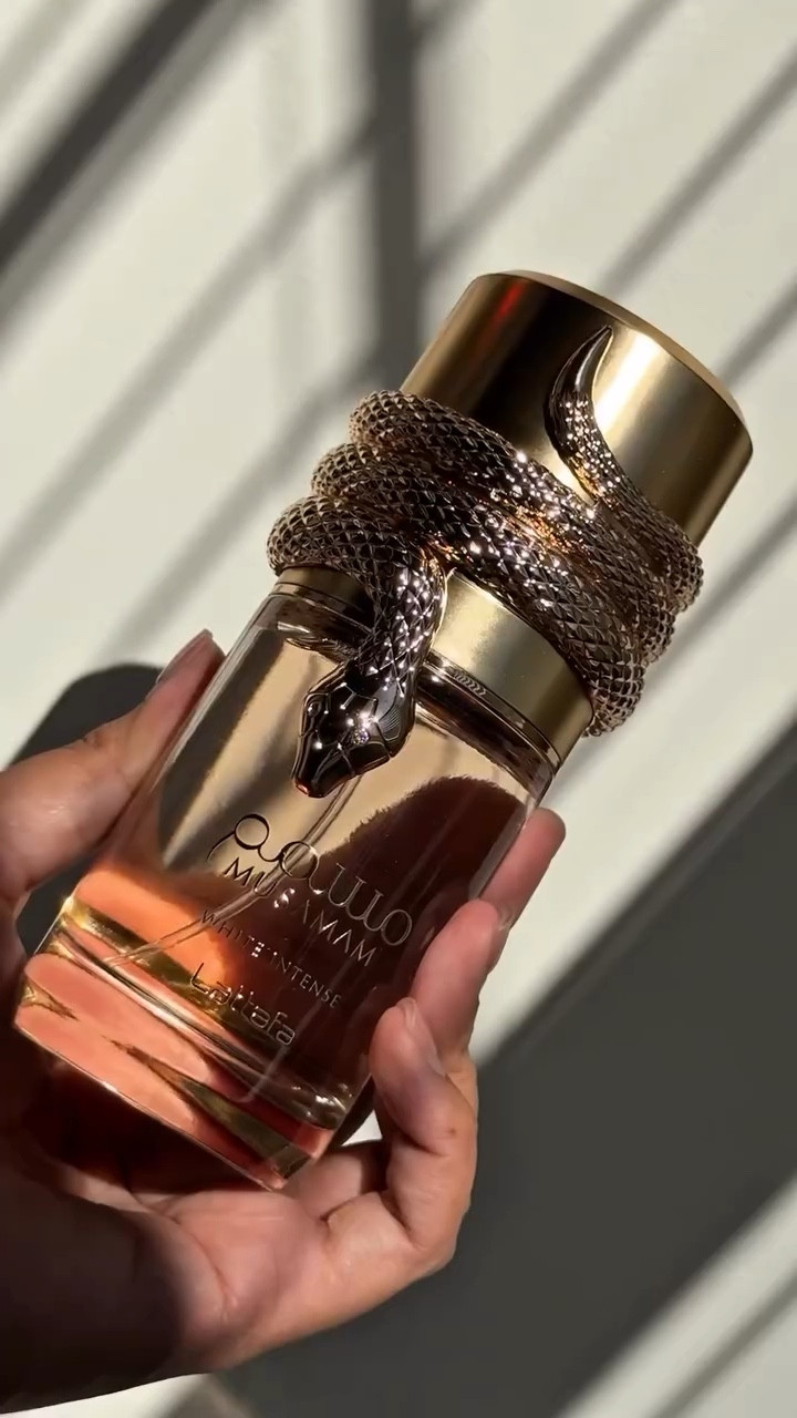 If only you could smell it ✨ 

This perfume bottle is everything 😍
Only buying Arab perfume from now on, so glad I finally got to try this brand. @lattafa_perfumes

Top Notes: Bergamot, Orange and Spices
Heart Notes: Ylang, Coconut and Ambroxan
Base Notes: Sandalwood and Benzoin

.
.
.
#arabperfume #arabperfumes #lattafa #lattafaperfume #aestheticperfume #aesthetic

#LTKHoliday #LTKBeauty #LTKGiftGuide