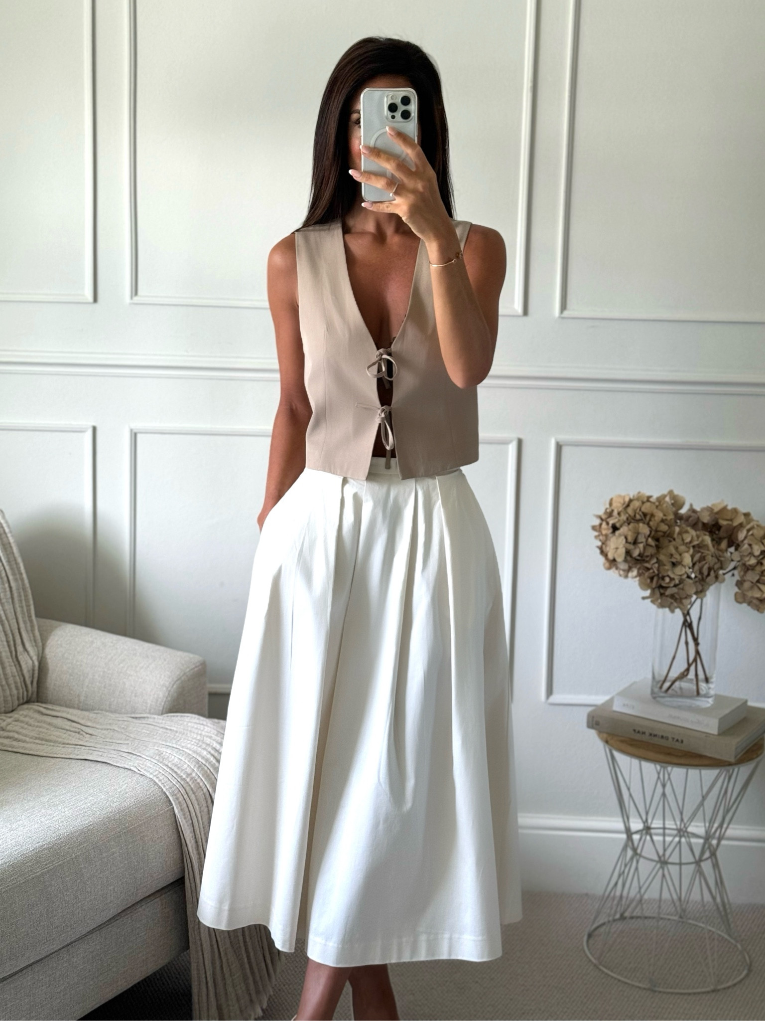 Style a white midi skirt
Waistcoat exact - Zara 8715/975

#LTKeurope #LTKsummer #LTKuk
