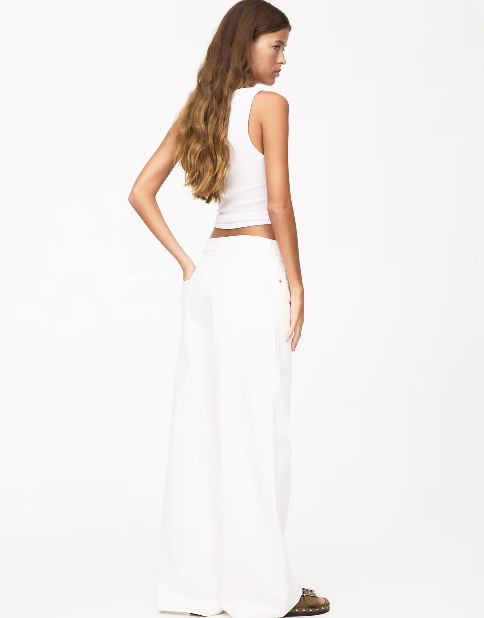 Pull&Bear white mid-rise baggy jeans in white | ASOS | ASOS (Global)