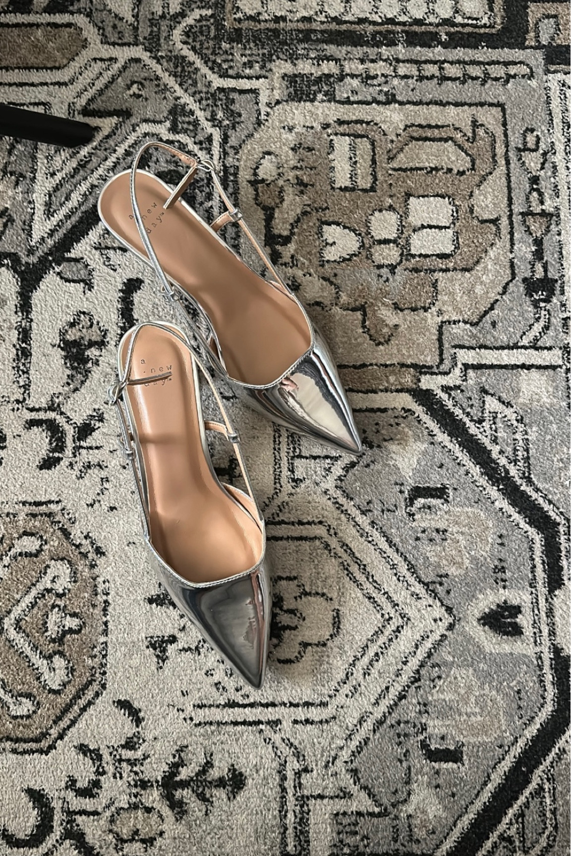 These heels, high waisted denim, oversized graphic t-shirt and a great bag! Come on! Such a good look! #heels #target #silverheels #LTKHoliday 

#LTKstyletip #LTKSeasonal