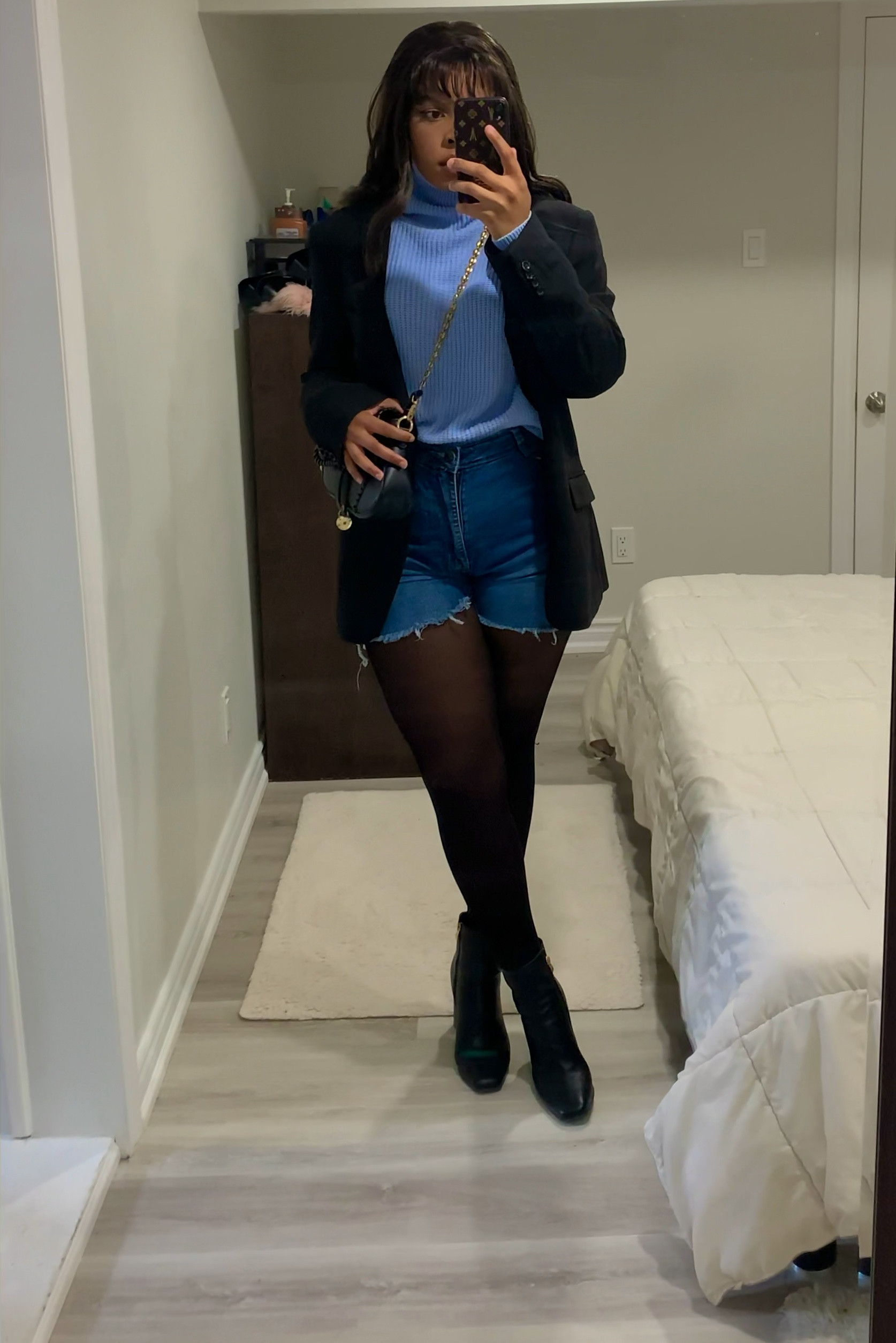 Denim shorts and tights 

#LTKwinter #LTKcanada #LTKstyletip