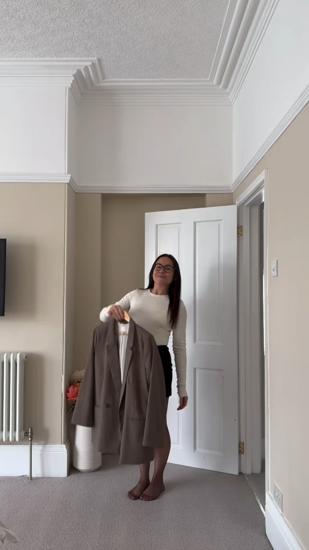 Day 2 of 7 Autumn Outfits 🍂

I’m actually obsessed with this look! My inspo came from the gorgeous @wornbymandy 🫶🏻
Comment SHOP and I’ll send you a DM with links 🔗 

•
•
#autumnoutfits #outfitideas #fallstyle #ltkstyletip #ltk #blazerstyle #stylereels #autumnstyle #fallstyle #mystylediary