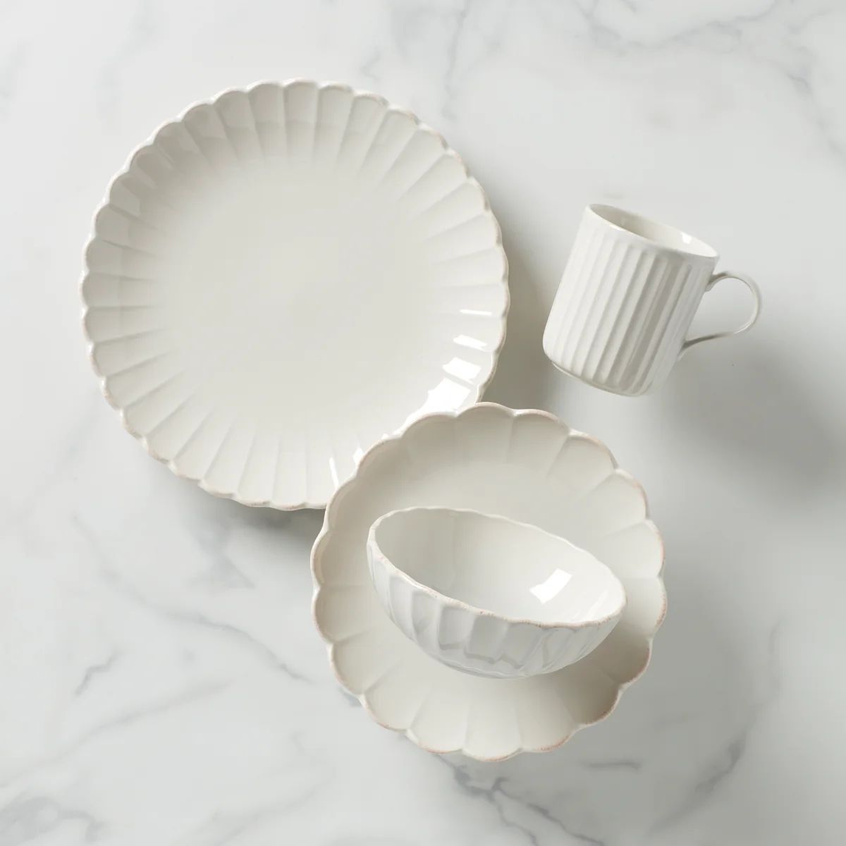 French Perle Scallop 4-Piece Place Setting | Lenox