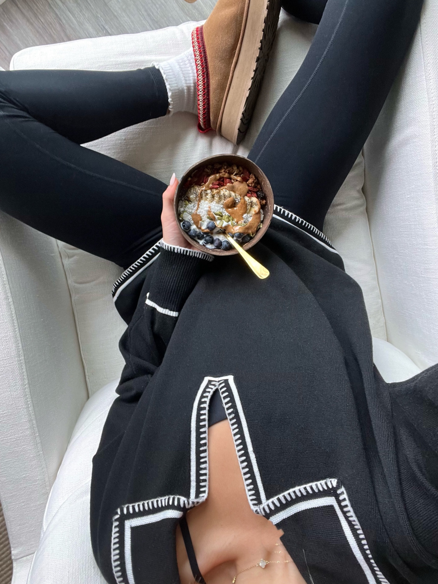 black sweater ootd 🖤