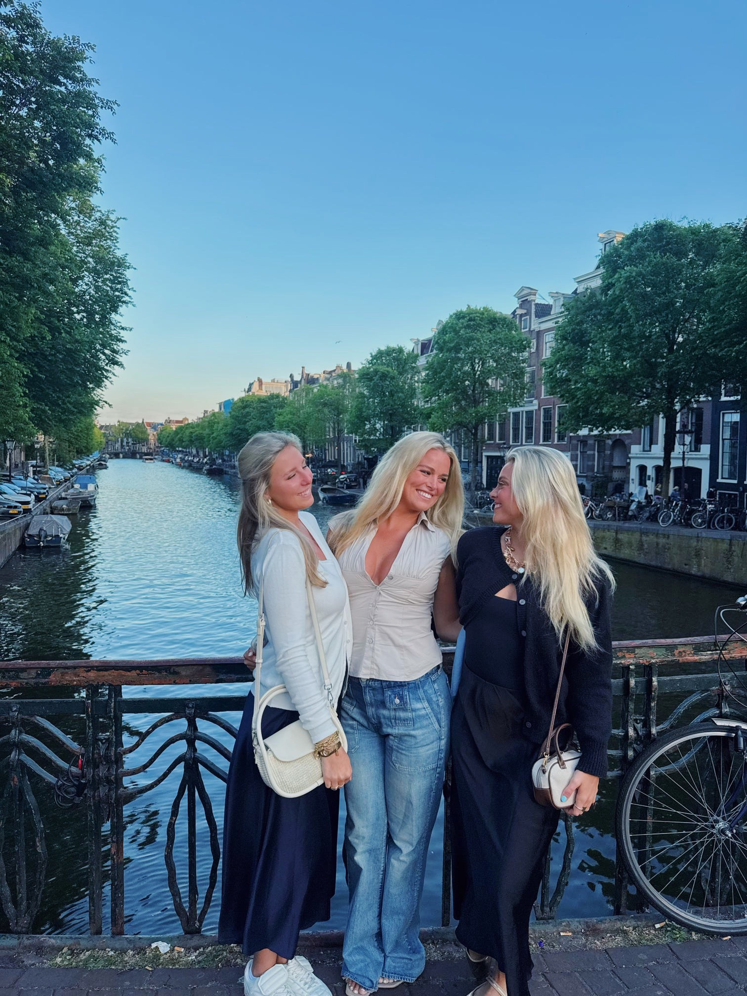 3 outfits is better than 1 👏🏻 Find the details for all of these outfits in our bio!!! 

#melree #travelwithmelree #zara #europe