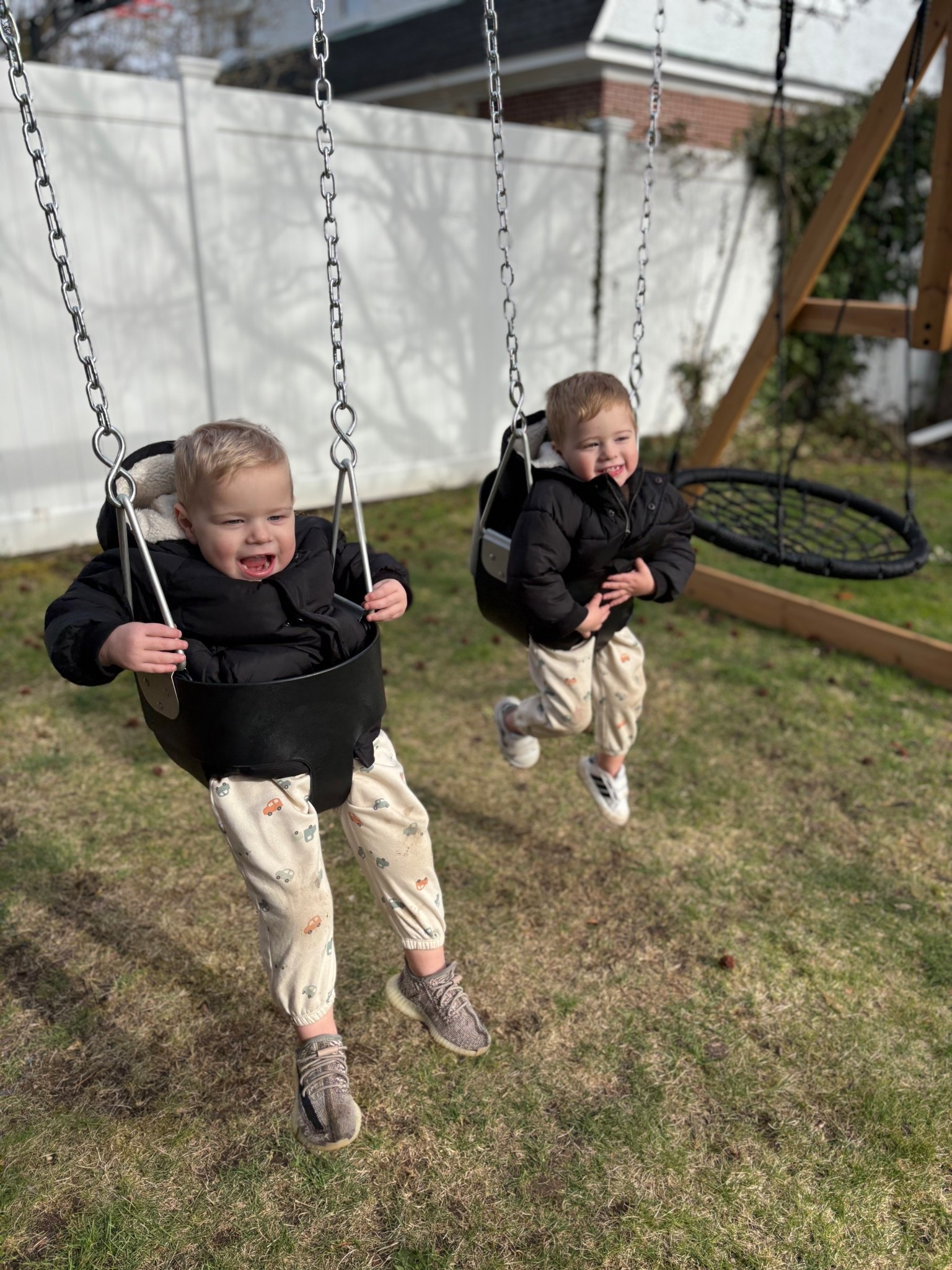 toddler swings are here for the TWINS🤍🤍🤍

#LTKKids #LTKdayinmylife #LTKHome