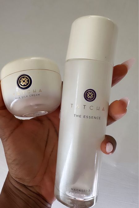 Get glowy and dewy skin with these Tatcha products 

I can’t get enough of The Essence. I’ve linked to other Tatcha products that I use 

#skincare
#tatcha
#beauty

#LTKbeauty #LTKSeasonal