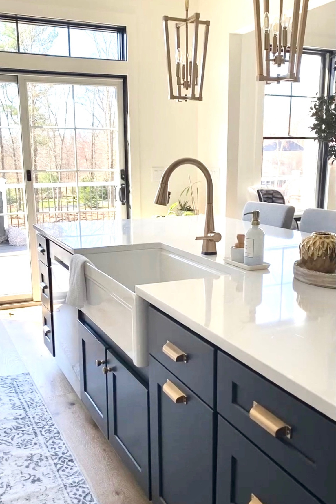 Workstation sink

Island sink, kitchen sink, farmhouse, modern farmhouse, kohler, honey bronze hardware, reno, renovation, building, new build, 

#LTKhome #LTKsalealert #LTKstyletip