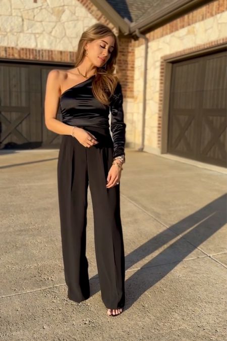 All black for the holidays 🖤 ✨ this look is 40% OFF and love this top with jeans for GNO or date night! Pants really elongate your legs (00s) if you’re petite like me! 


#LTKsalealert #LTKSeasonal #LTKHoliday