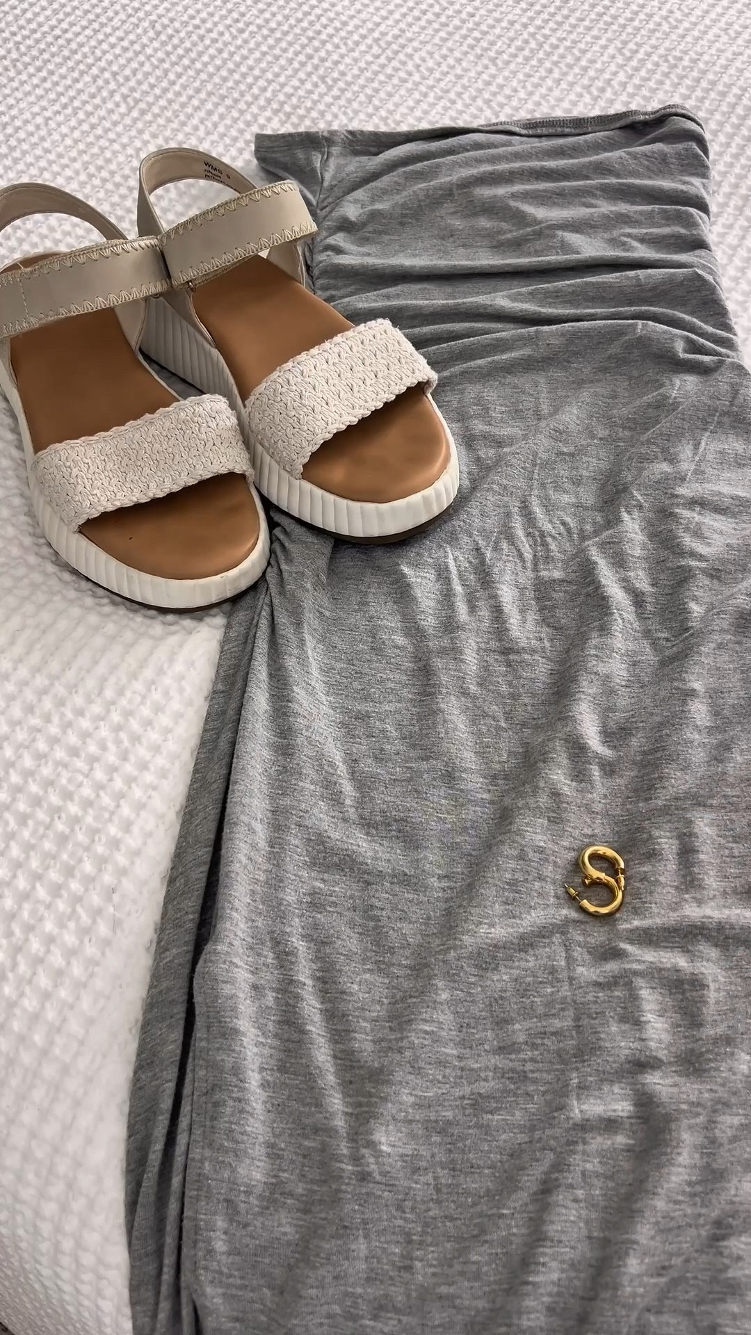 Laid back but make it luxe 💰 This grey ruched bodycon dress & gold chunky hoops & strappy sandals are your new go to for easy, elevated style 🩶
#RuchedDress #GoldHoops #ChicAndSimple #SummerOutfitInspo #EffortlessStyle #WeekendLook #ClassicStyle #WeekendWear

#LTKSeasonal #LTKU #LTKSaleAlert
