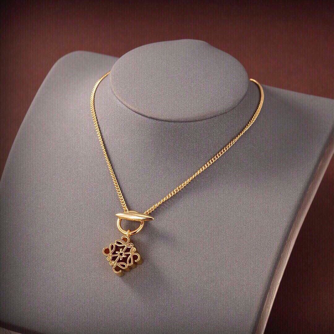Loewe necklace golden pendant Simple and generous Fashion goes with everything Unique design avan... | DHGate