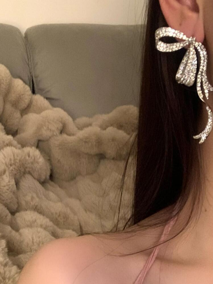 1pair Glamorous Zinc Alloy Rhinestone Bow Stud Earrings For Women For Party | SHEIN