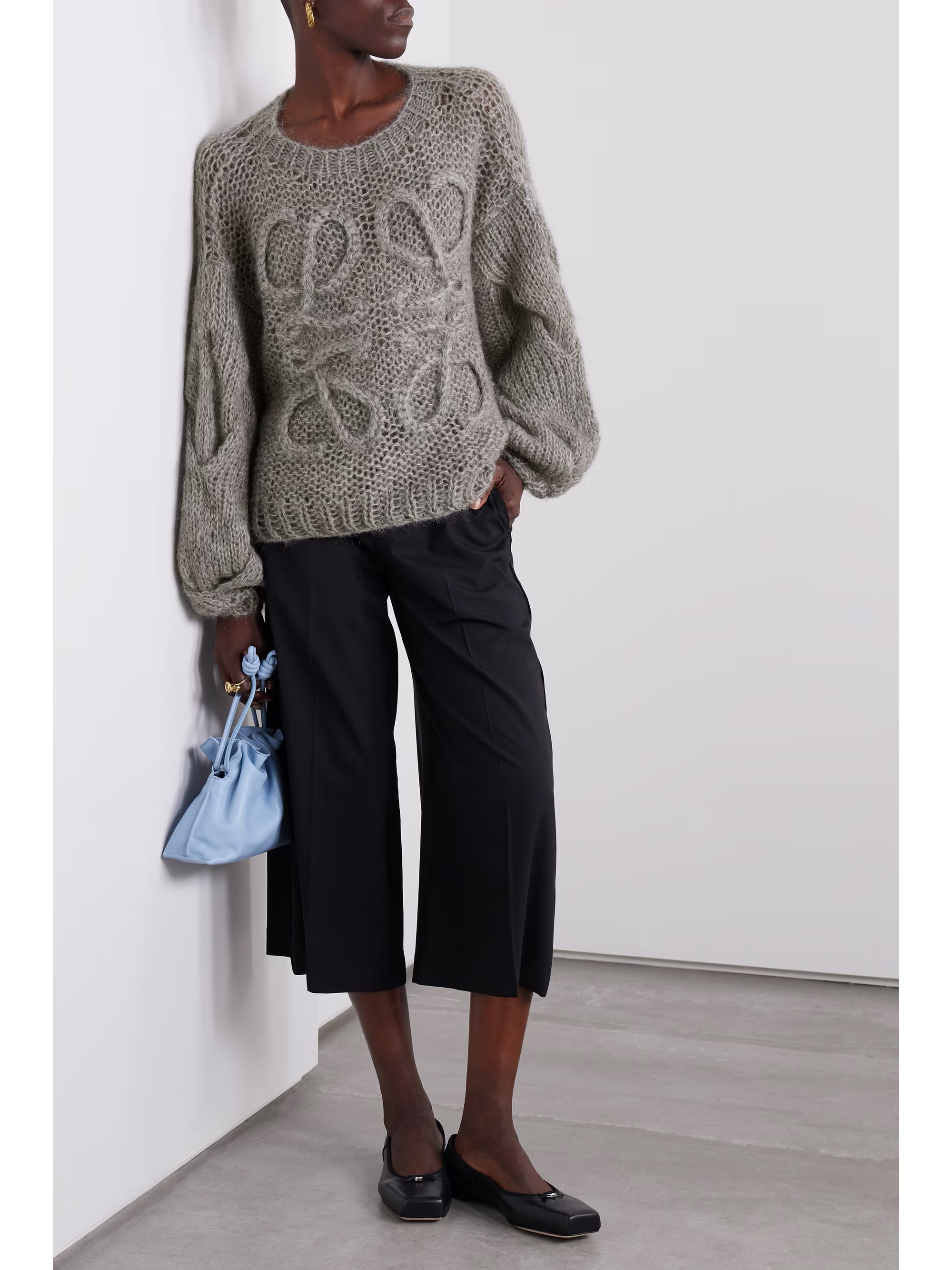Pull oversize en mohair mélangé Anagram LOEWE pour femme | NET-A-PORTER | NET-A-PORTER (UK & EU)