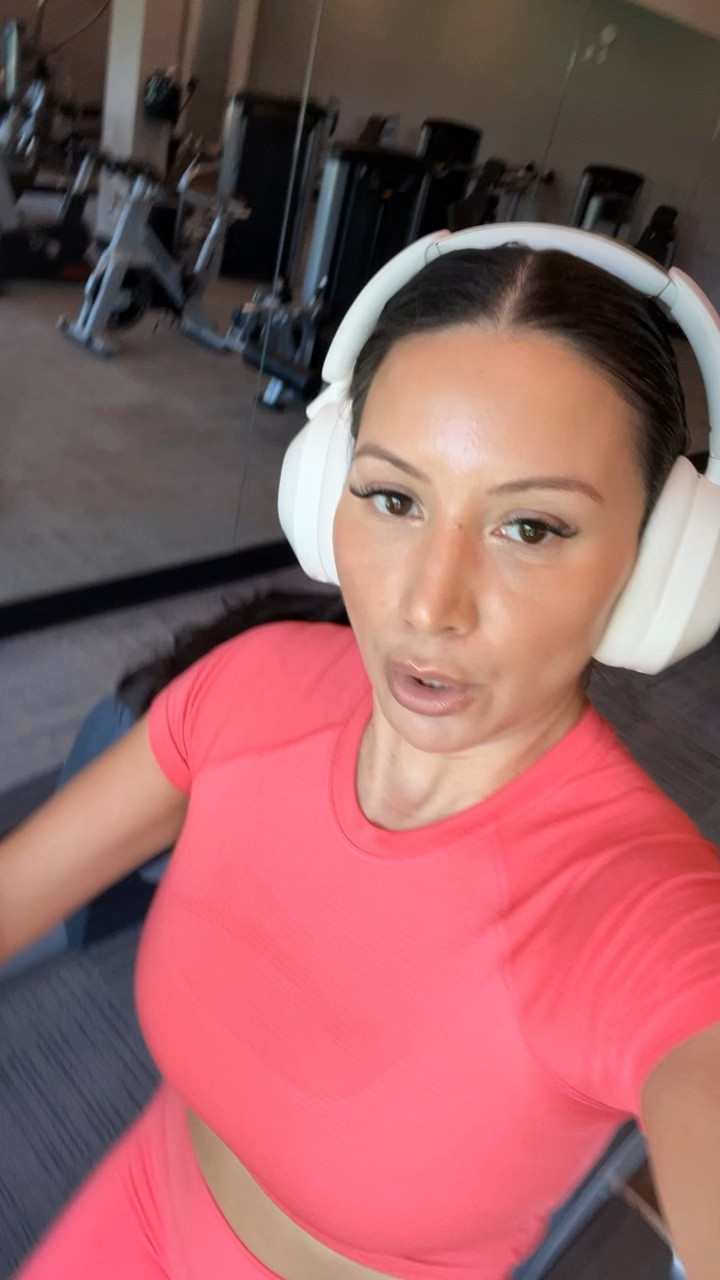 Today’s workout outfit 

Top and bottom size 4

#LTKVideo #LTKActive #LTKFitness