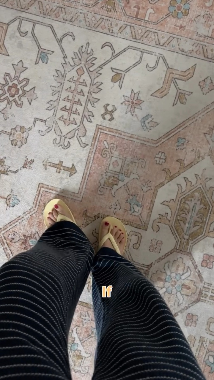 Plantar fasciitis? Comment ‘flip flops’ & I’ll send you the sandals that actually help your feet, without compromising style!! 🩴

Having plantar fasciitis doesn’t mean you have to wear ugly shoes this summer!!! After excruciating foot pain recently, I decided I needed to take my shoes more seriously but I didn’t want to be stuck in ugly sandals this summer!! I guess this is 30?! 🫠

Anyways just trying to help you guys avoid the worst pain ever!!!

#plantarfasciitis #summerstyles #summershoes #charlestonsc #heretoheal