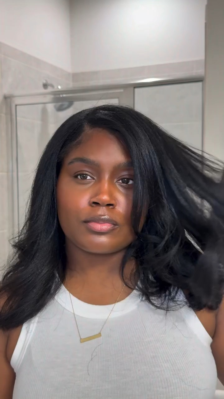 Quick grwm ✨ 

Natural everyday glam + side part with curls 💕 

#sidepart #naturalhair #healthyhair #silkpress #hairinspo