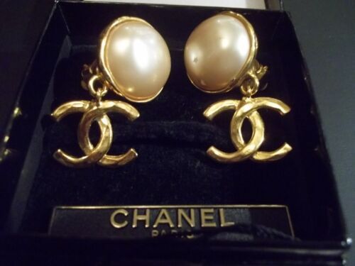 Details about   Authentic Vintage CHANEL CC Logos Faux Pearl Swing Clip On Earrings With Box | eBay US