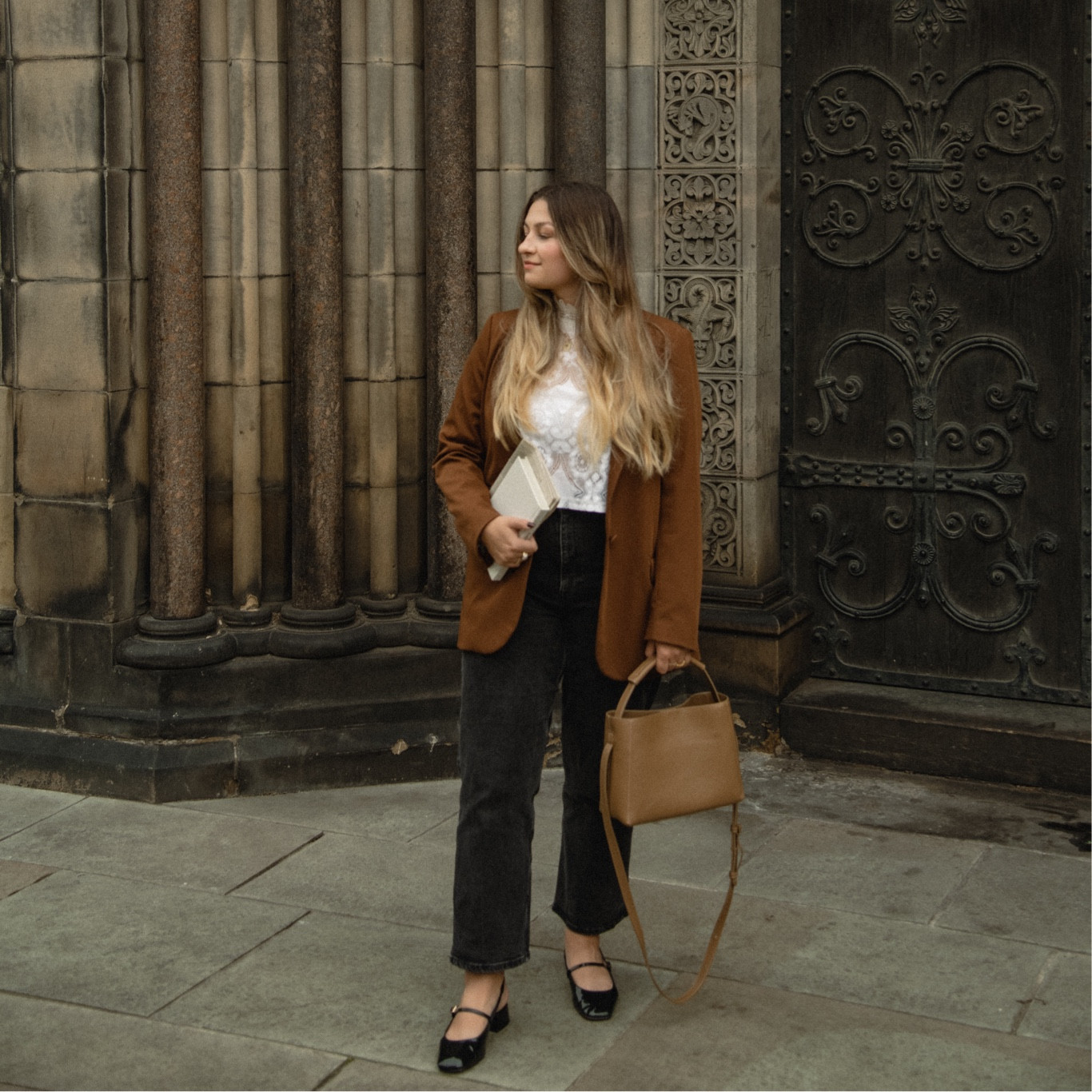 An easy black + white + brown outfit 🤎

Blazer, top and shoes - Zara (not linkable)
Jeans - Monki (linked)
Bag - Flattered (linked)

#LTKSeasonal #LTKmidsize