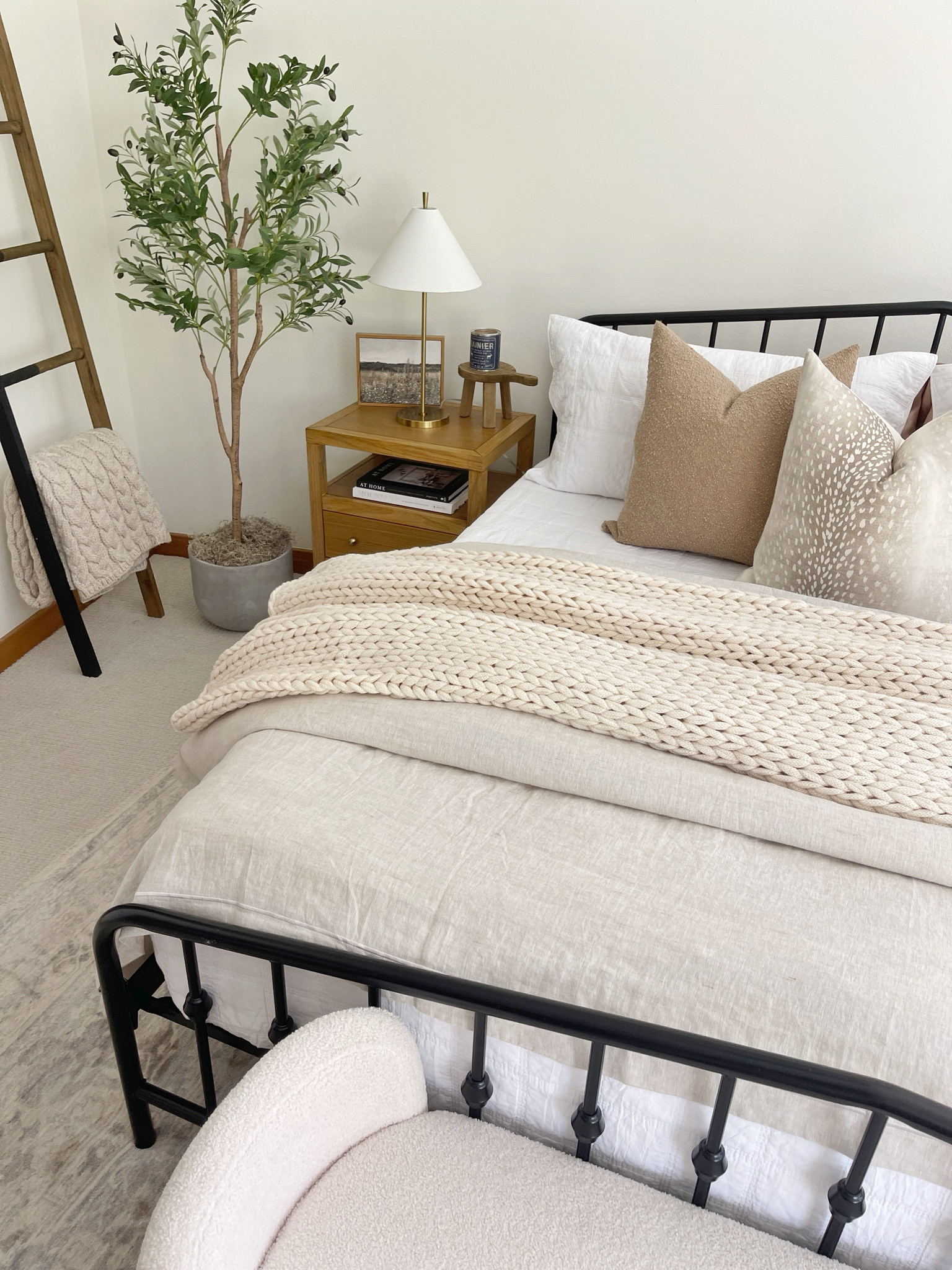 HOME \ modern country guest bedroom links! So many finds from Amazon and Target👌🏻👌🏻

Bedding
Bed
Decor 
Nightstand 

#LTKFindsUnder100 #LTKHome