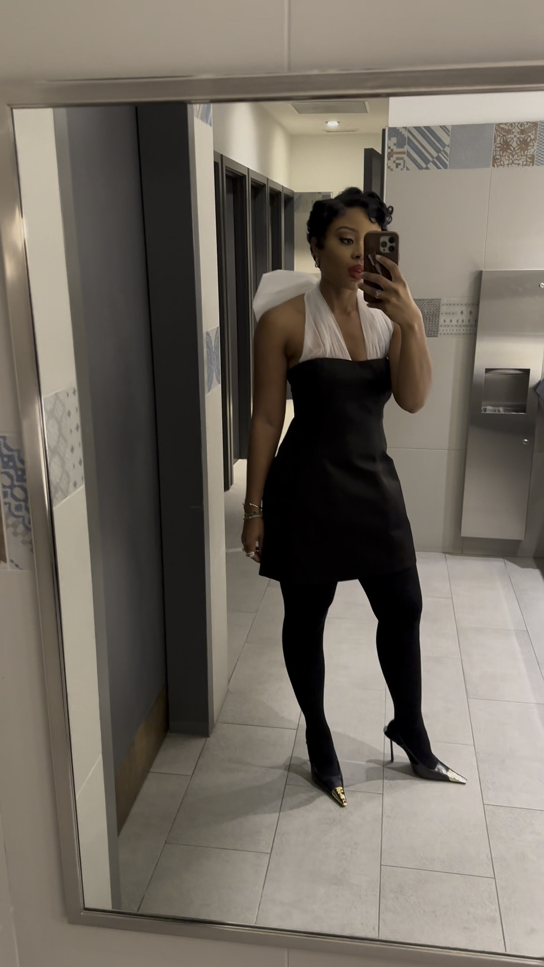 Holiday party outfit /NYE Dress


#LTKWatchNow #LTKParties #LTKHoliday