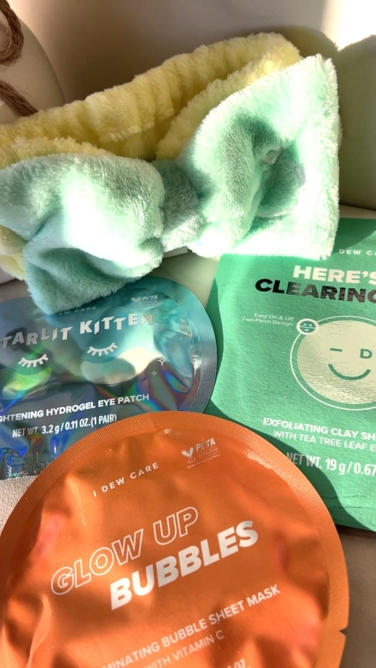 BRAND NEW skincare from I DEW CARE! Sheet masks are one of my favorite ways to get in a quick self care moment & these masks cover all of my concerns.

Have you ever tried I Dew Care?


Sheet masks for oily skin, sheet masks for dry skin, eye patches for dark circles 

#LTKSale #LTKFind #LTKbeauty
