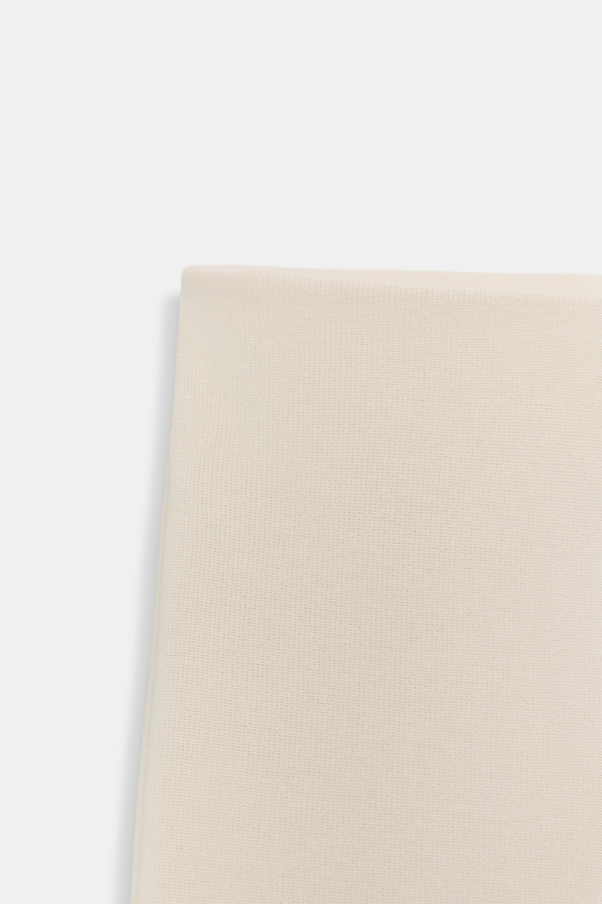 Pants made from stretch fabric. High-waisted with an elastic waistband. Wide leg. Flared hem. | Zara US