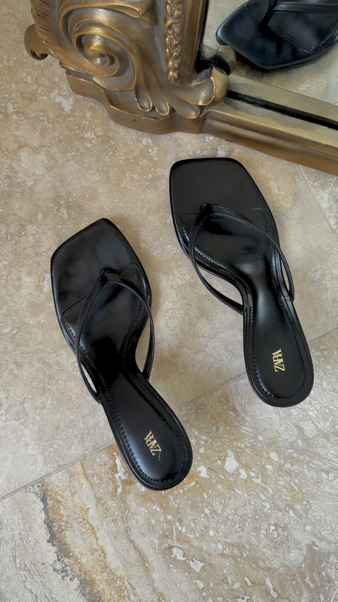 Zara black thong sandals
Soo comfortable and true to size! 
.
➡️True to size
.
Zara finds, zara shoes. Zara sandal. Zara sandals. Zara black thong sandals.

#LTKootd