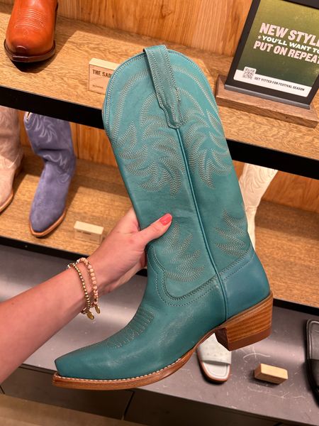 // turquoise boots // tecovas //

#LTKStyleTip #LTKShoeCrush #LTKTravel