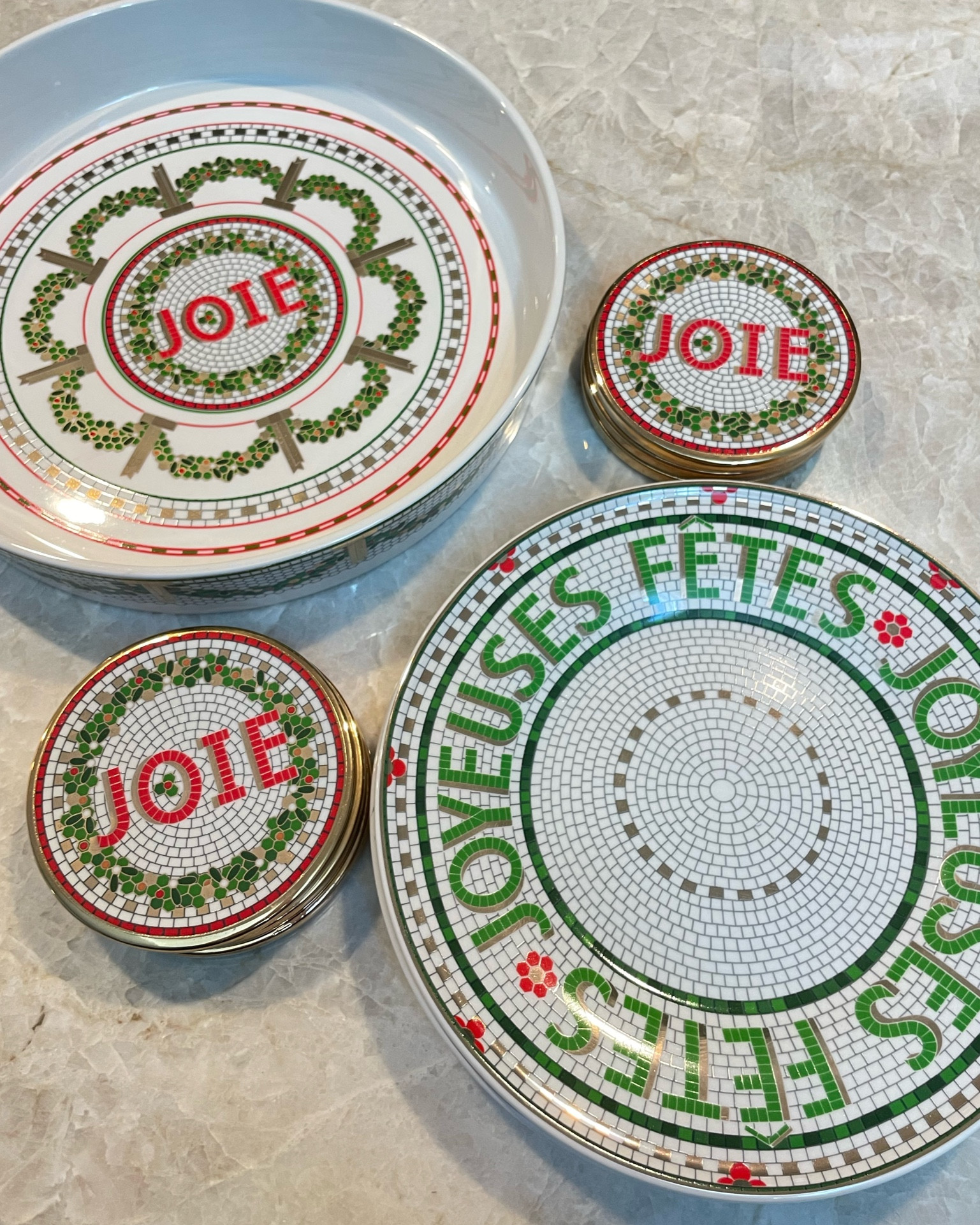 Christmas decor, Christmas decorations, Christmas plates, holiday plates

#LTKfindsunder100 #LTKHoliday #LTKhome